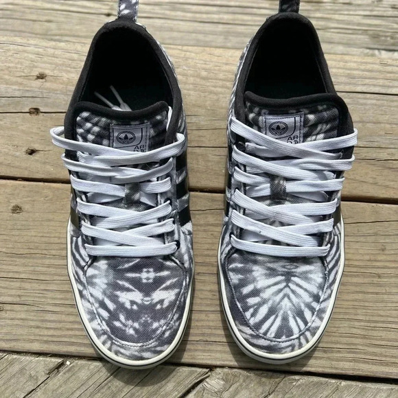 Men’s Adidas Sneakers - Picture 6 of 8